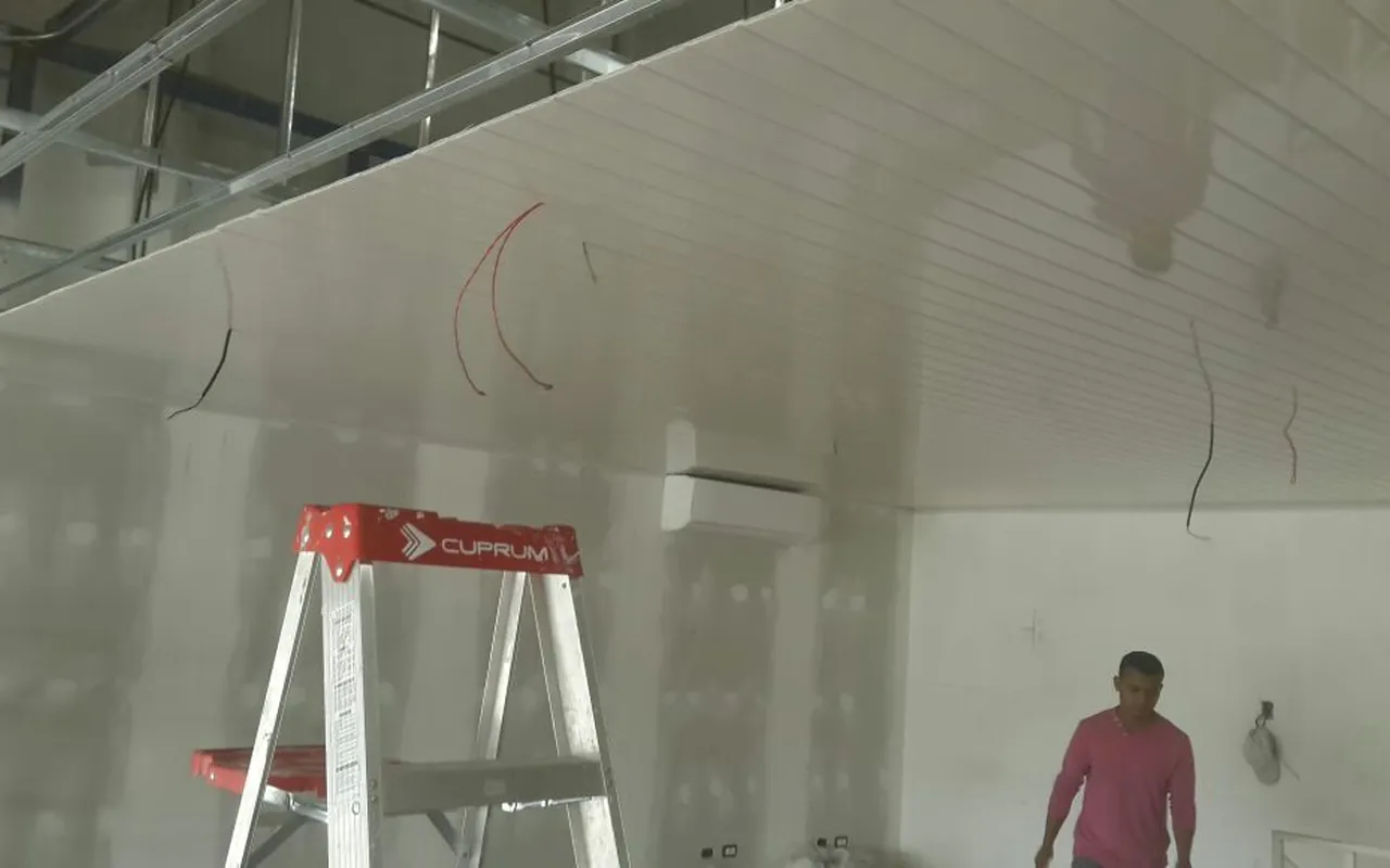 Construcción de cielos realizado por RapiServicios en Costa Rica