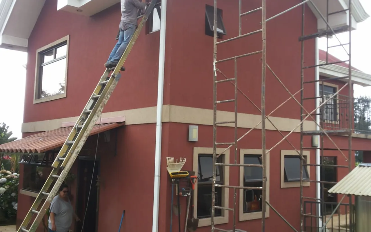 Pintura exterior realizado por RapiServicios en Costa Rica